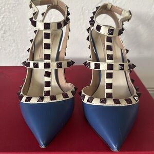 Valentinos blue with violet studs